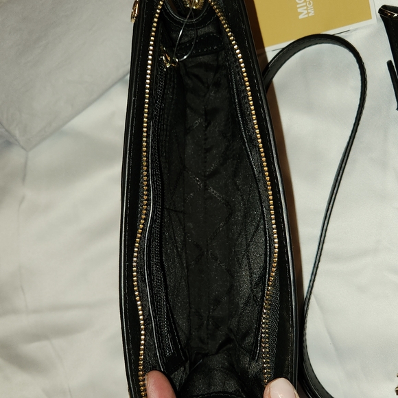 MICHAEL KORS JET SET -lg crossbody clutch purse. NWT - Picture 3 of 5